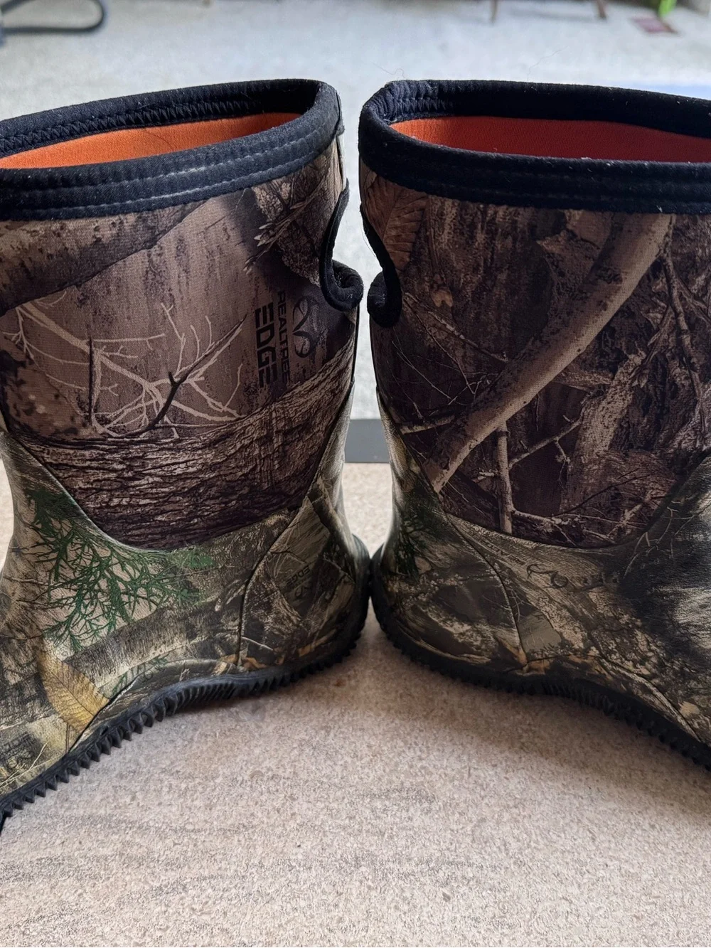 Boys size 6 waterproof camo muck boots
